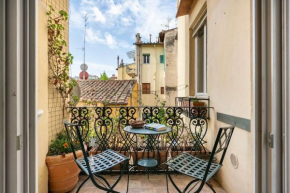 Relax like home, Piazza Santa Croce, Florence with balcony